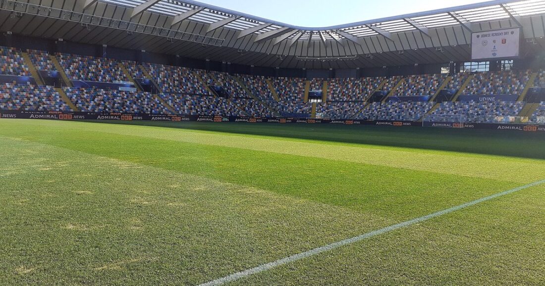 Pronóstico Udinese vs Milan: cancha y tribunas del estadio Friuli en Udine