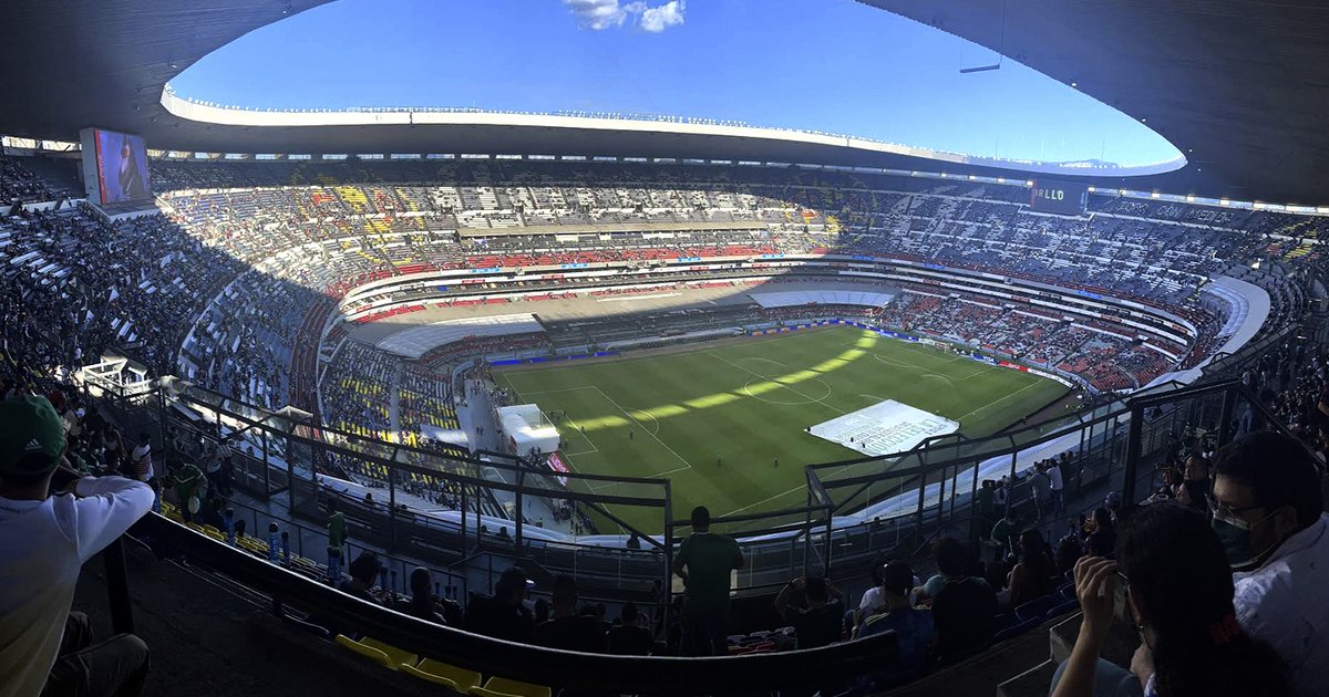 Pronósticos de hoy: tribunas y cancha de un gran estadio de futbol de la Ciudad de México